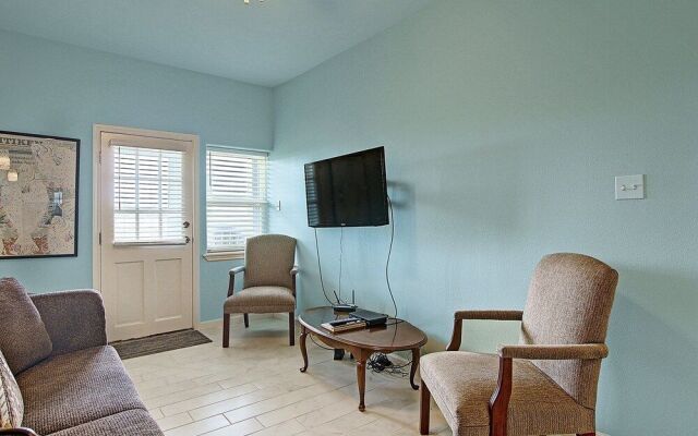 Captain's Quarters 1 Bedroom Condo by Redawning