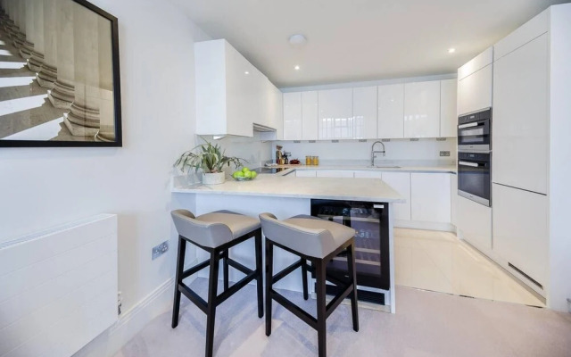 Designer 2 Bed Apartment in Riverside Development