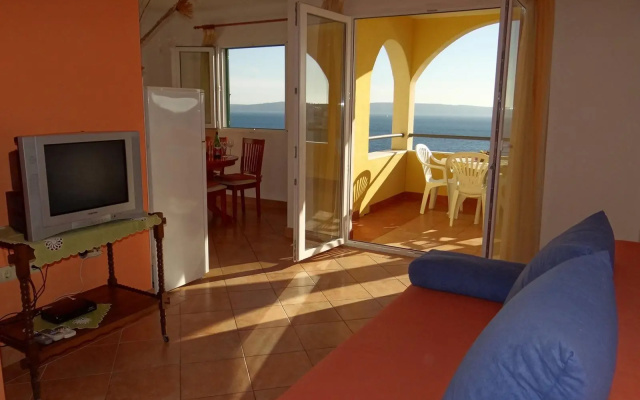 sea view apartment w/ swimming pool and jacuzzi a7