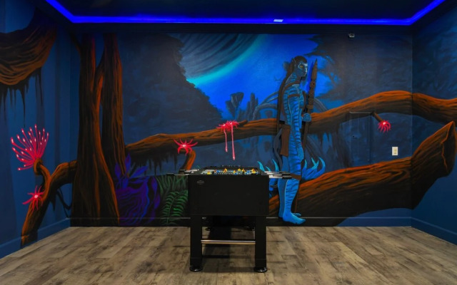 Disney themed, pool, close to parks!