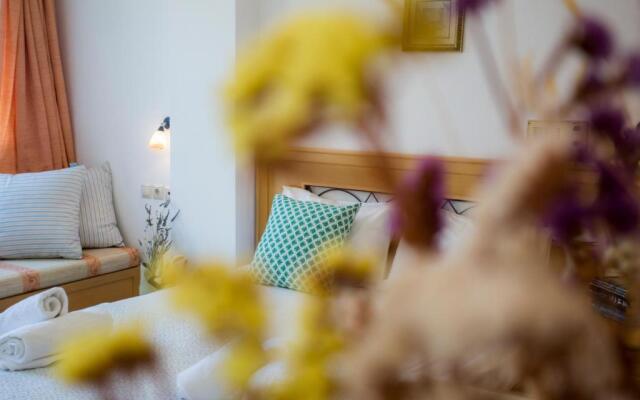 Polemis Studios & Apartments