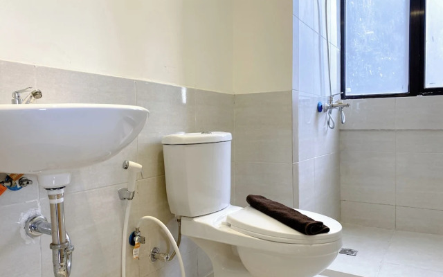 Homey 2Br With Work Space At Meikarta Apartment