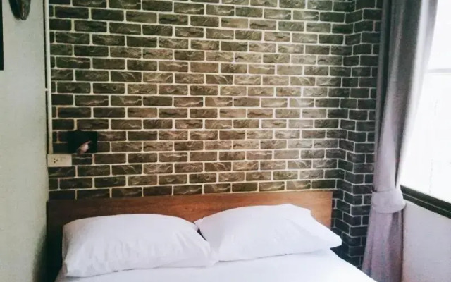 White House Hostel