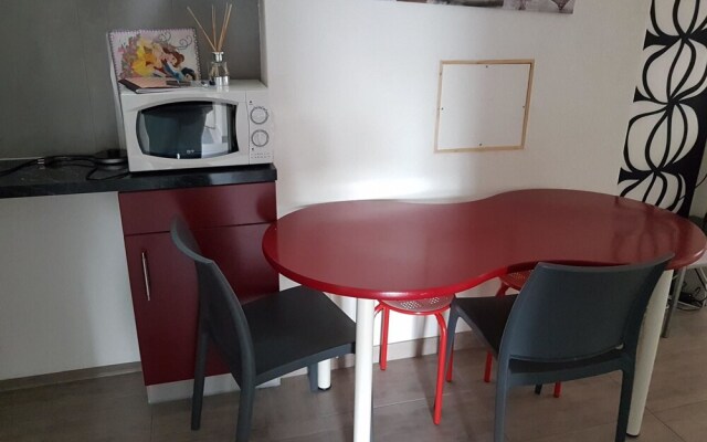 Studio in Bevaix, With Pool Access, Enclosed Garden and Wifi