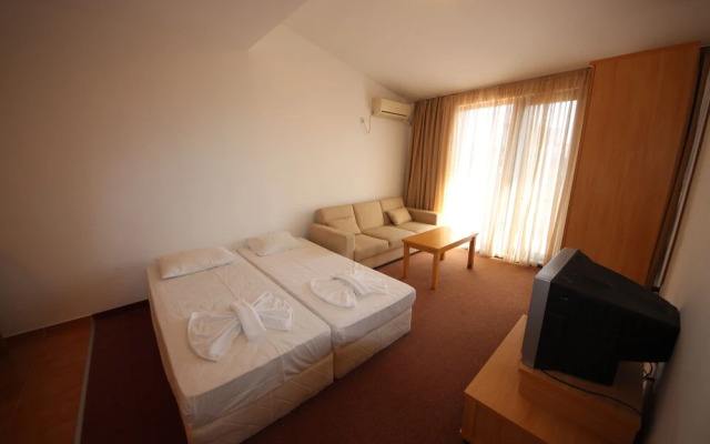 Marina Cape by Menada