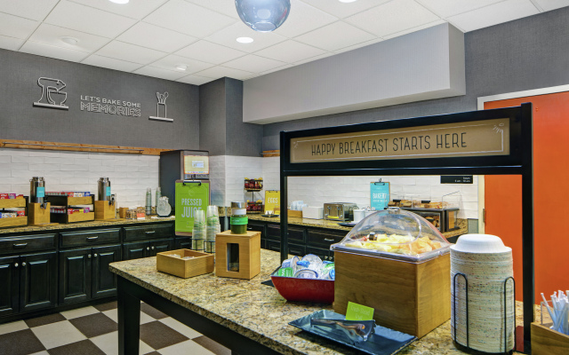 Hampton Inn & Suites Augusta West