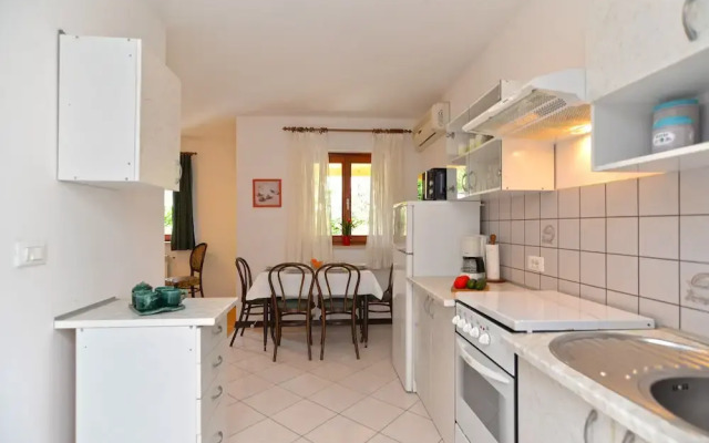 Apartment 739
