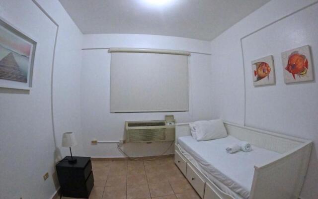 In Joyuda Beach, Apartment with Pool & Basketball Court