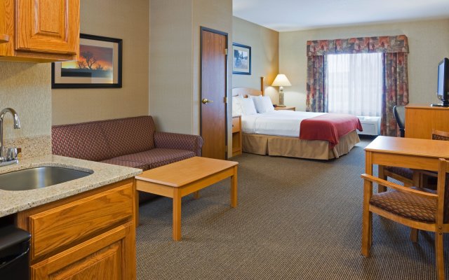 Holiday Inn Express Hotel & Suites Custer