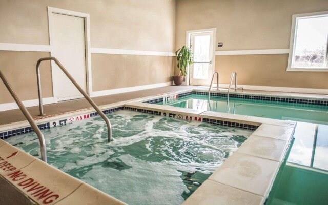 Sleep Inn & Suites Dunmore