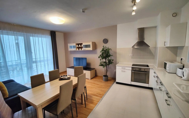 Corvin Plaza Apartments and Suites