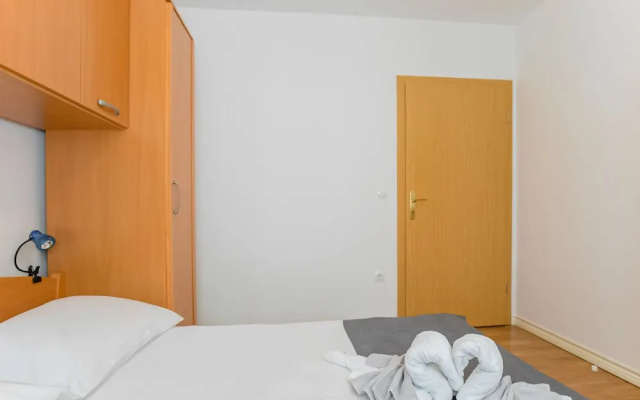 Lovely Apartment in Mastrinka Trogir near Sea Beach