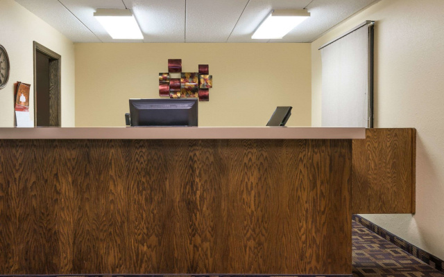 Super 8 by Wyndham Owatonna