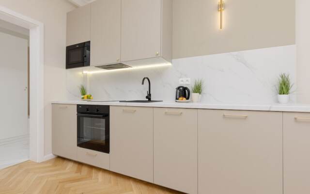 Bitwy Warszawskiej Apartment by Renters