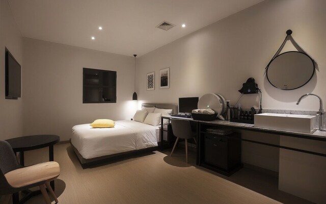 Yellow 8 Hotel