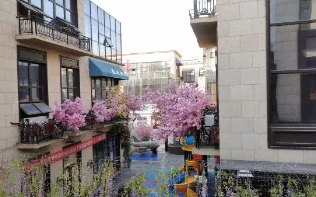 Danyang Huanhua Lelan Theme Hotel