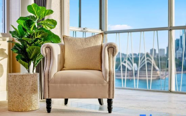 Sydney's Landmark Views from Luxury 2Bd Apt
