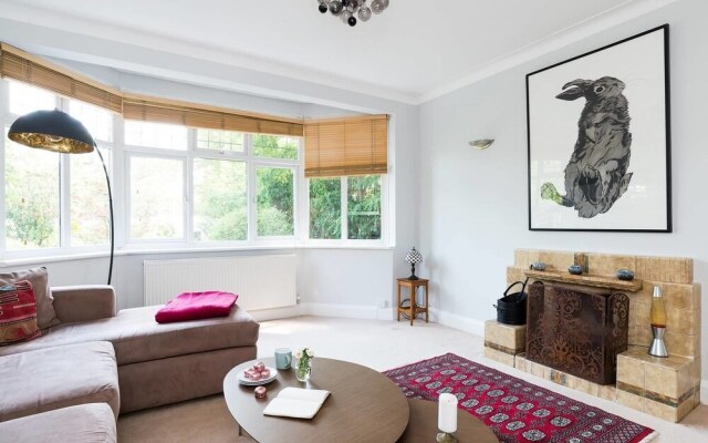 4 Bedroom House in Clapham