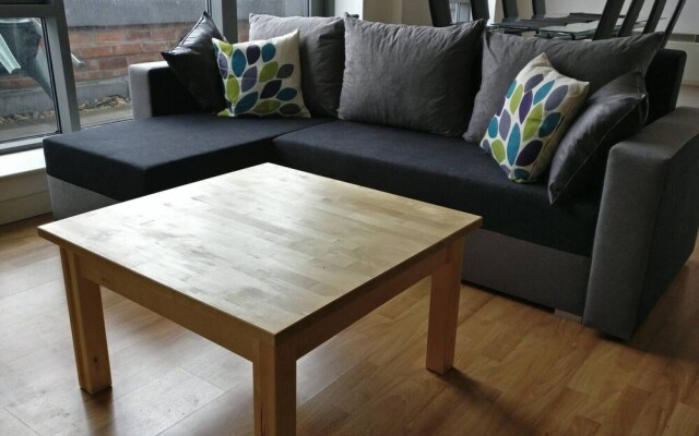 Beautiful City Centre 2-bed Apartment With Balcony
