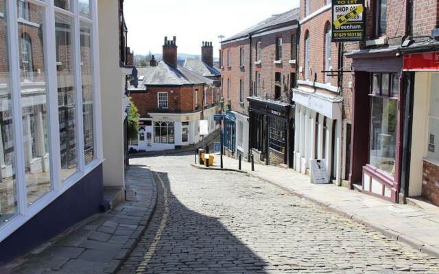 Studio - Sleeps 2 - Pets - Terrace - Parking