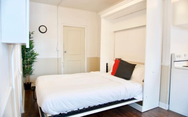 Cozy Studio for the Business Traveler DT Coffee