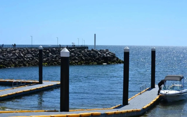 Stan Breeze: Elegant Family Retreat