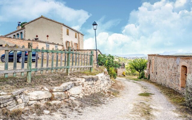 Modern Cottage in Sant Marti de Tous with Pool