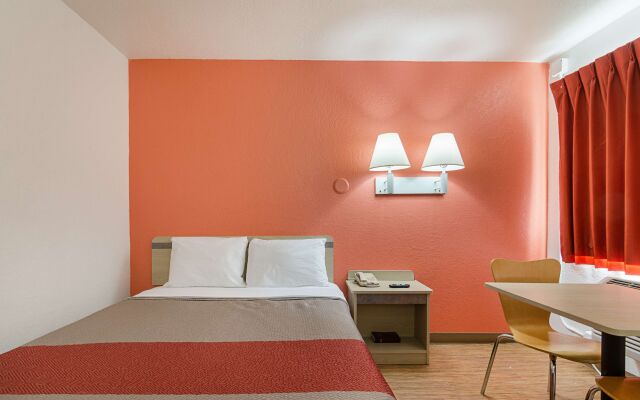 Motel 6 Topeka Northwest