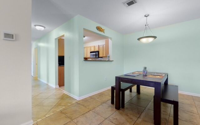 3b/2b w/ Pool & Tennis Court, Sleeps 6