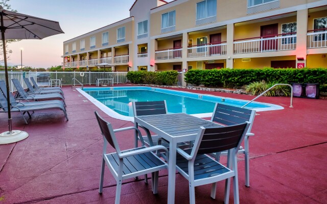 Red Roof Inn PLUS+ Orlando-Convention Center/ Int'l Dr