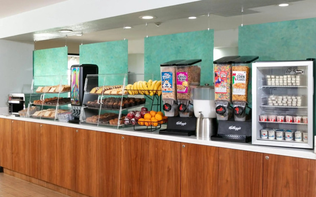 Red Roof Inn PLUS+ Miami Airport