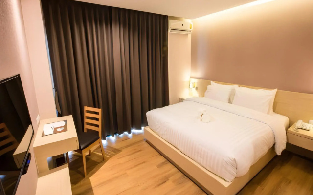 L Hotel