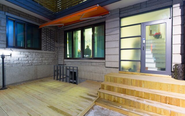 Oh Blue Guesthouse - Hostel