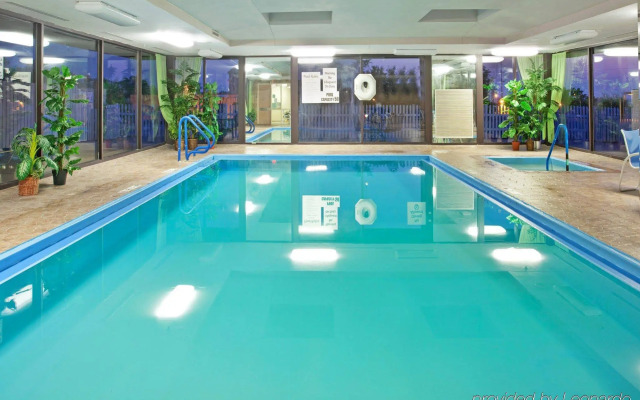 Delta Hotels by Marriott Muskegon Convention Center