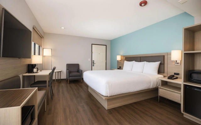 Travelodge by Wyndham LAX