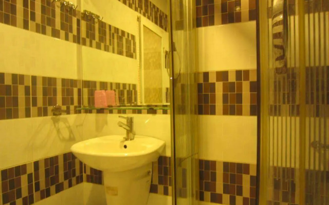 Le Ngan Phung Hotel