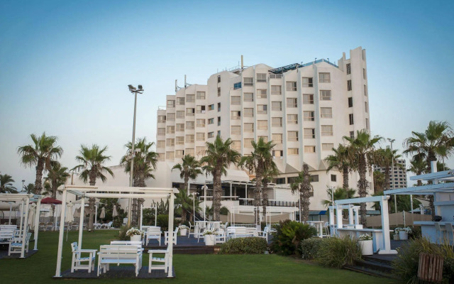 Rimonim Palm Beach Acre