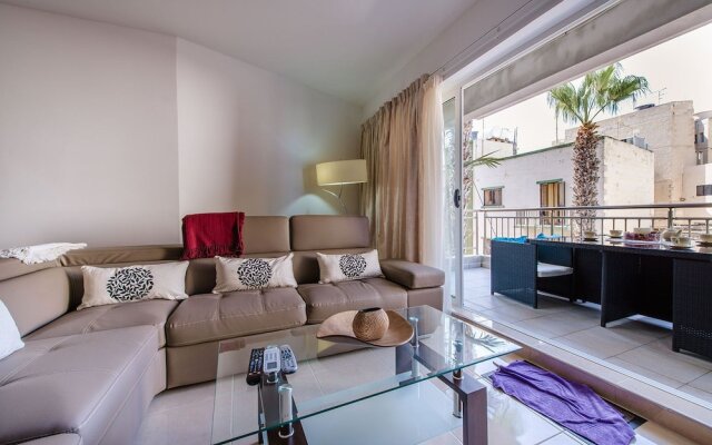 Luxury Apartment near Sea