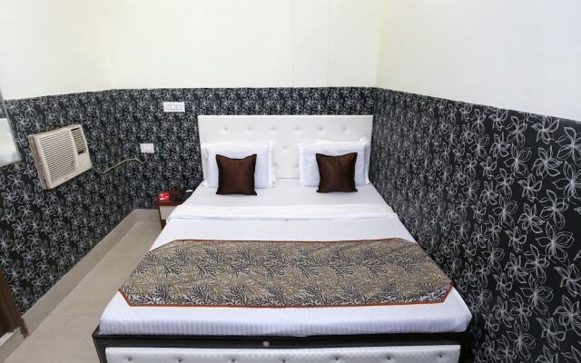 OYO 12163 Hotel Aaryan