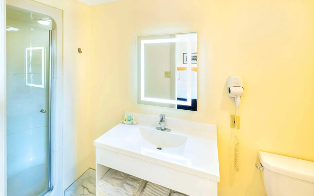 Quality Inn & Suites Garden of the Gulf