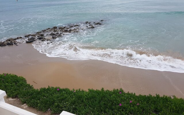Wave Suite By the Sea