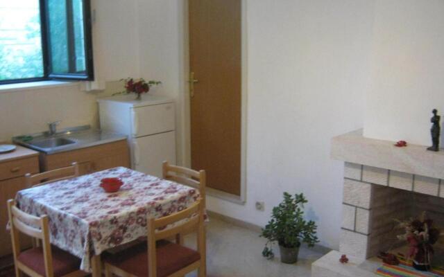Apartments And Rooms Artemida