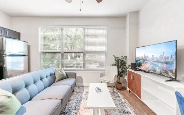 Comfy Soco 1BR King Suite w Gympickleballlaundry
