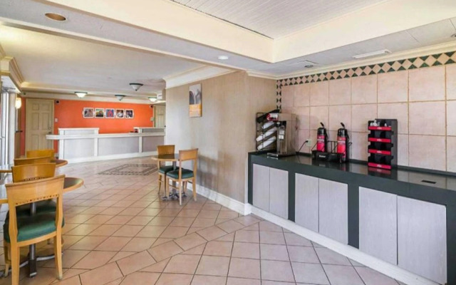 Motel 6 Grand Prairie, TX - Interstate 30