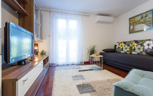 Apartments Lidija - see view with private hot tub and split level apartment with garden