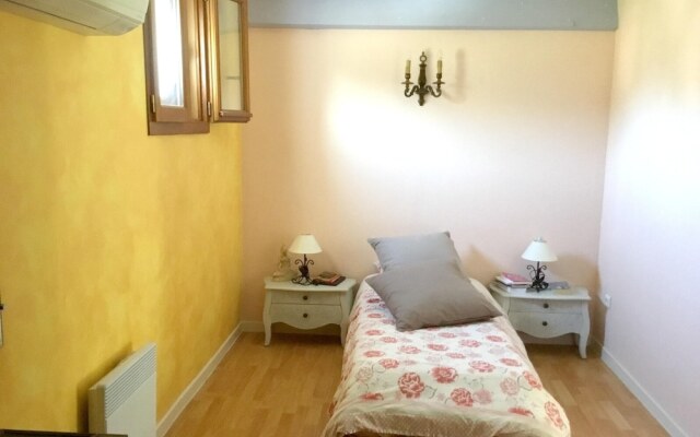 House With 2 Bedrooms in Gonfaron, With Enclosed Garden and Wifi - 30 km From the Beach