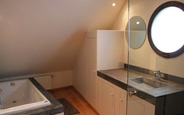 Attractive Holiday Home with Pool, Hot Tub, Fireplace near Spa