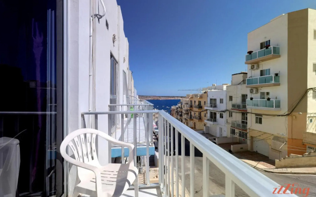 Seaside 2 Bedroom Apt w Side Sea Views - New