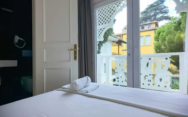 White Palace Otel