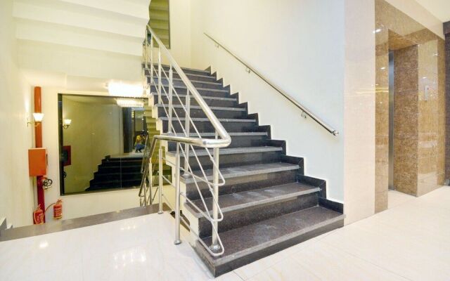 Capital O 43988 Makhan Residency